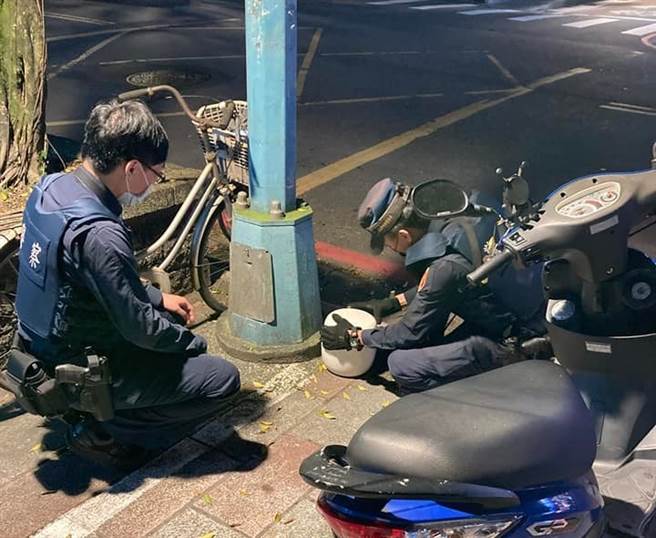 網友事後報警處理，警方到場勇猛的開罐確認，發現裡頭空無一物。（翻攝自臉書社團《我們是新店人!! 好山好水，就是愛新店》）