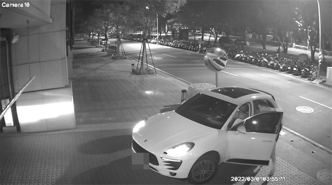 台南市中西區1日凌晨發生一起事故，一名王姓男子酒後因收費與代理駕駛起衝突。（民眾提供）