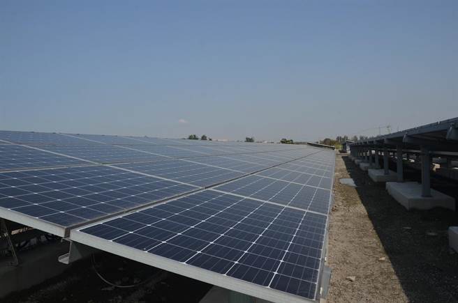 全台大停電，包含桃園市多處停電，台電桃園區營業處統計，桃園地區共有201條饋線跳脫、停電戶數19萬2617戶。(賴佑維攝)