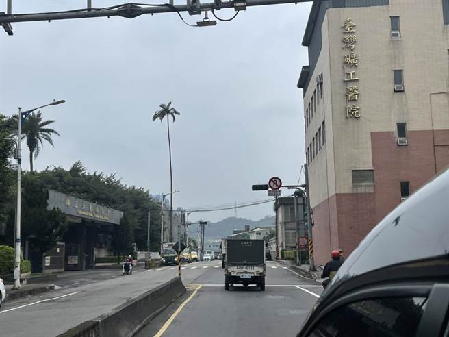 全台多點傳出停電災情，基隆市消防局指出，目前已接獲3起電梯受困案。（民眾提供）