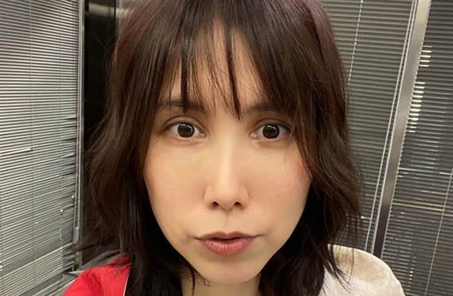 余苑绮传出罹患感冒上吐下泻，还因为腰部不明肿瘤压迫神经导致腰酸。（余苑绮 Chichi脸书）