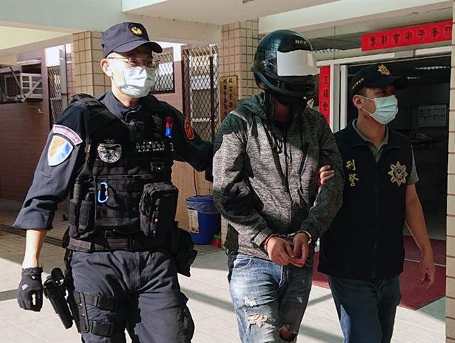 图为郑姓犯嫌。（航警局提供）