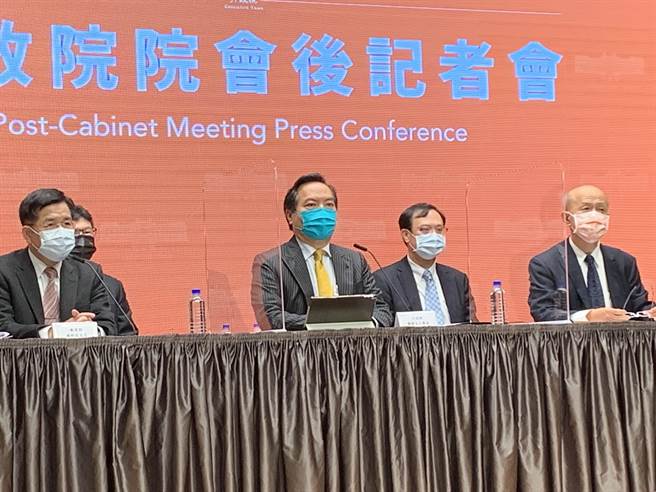 针对在野党要求经济部长王美花为全台停电下台负责，行政院发言人罗秉成表示，将要求经济部尽速提出事故报告，若有人为疏失一定究责。（林缙明摄）