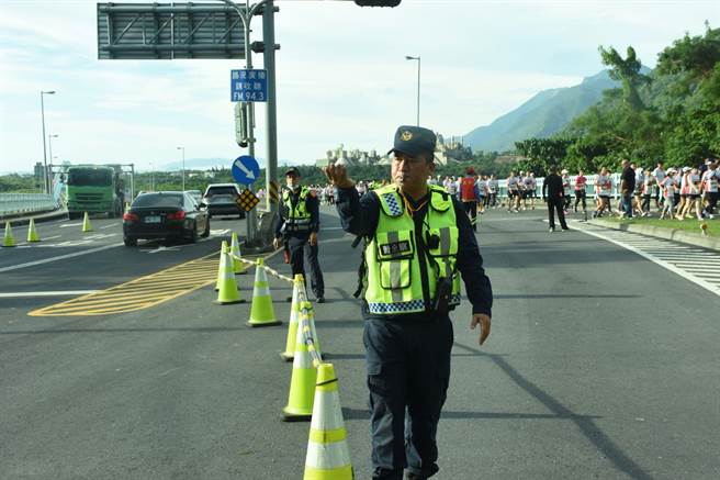 太鲁阁峡谷马拉松将5日登场，有1万3000多名选手参赛，当天赛道周边台8线中横公路将有交通管制，主办单位呼吁选手可多利用大会接驳交通。（警方提供）