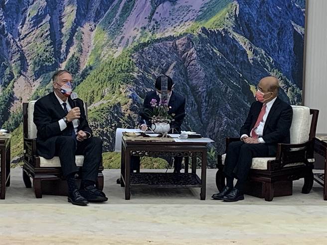 行政院长苏贞昌今下午于行政院会接见美国前国务卿蓬佩奥（Mike Pompeo）。（林缙明摄）