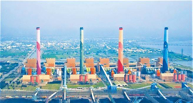 因應全台大停電，台電台中火力發電廠今天提升發電量至滿載，且加開1部機組。(資料照片／林欣儀台中傳真)