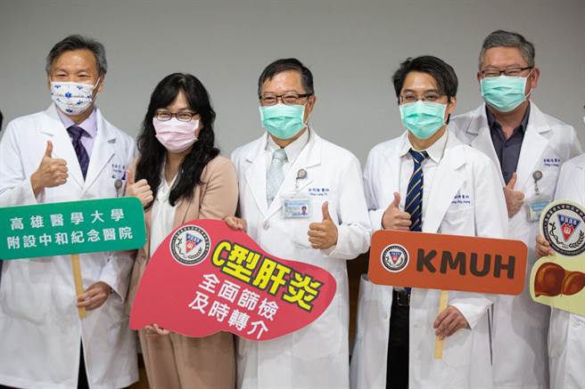 高雄医学大学附设中和纪念医院肝胆胰内科团队梓官区C肝治疗计画告捷，3年来在当地筛检5731位居民，治疗成功率高达99％。（袁庭尧摄）