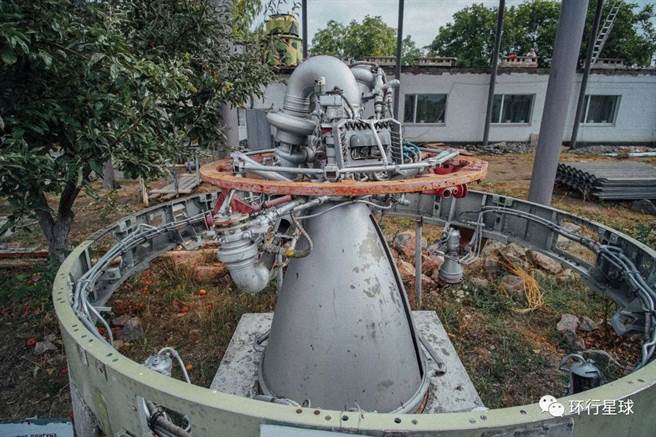 被切割展示的发动机内部。（作者提供）