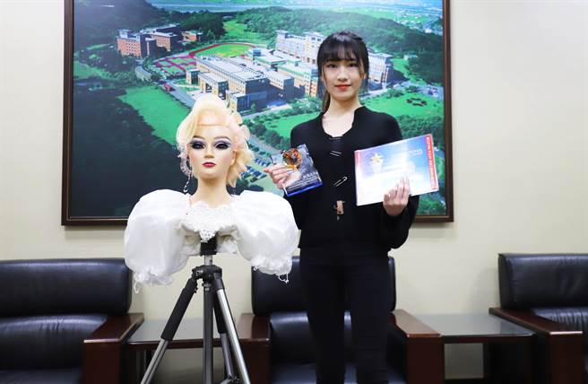 荣获OMC美髮世界杯美髮彩妆竞赛，青年组新娘髮型金牌的时尚系同学郭家彤。（育达科大提供／谢明俊苗栗传真）