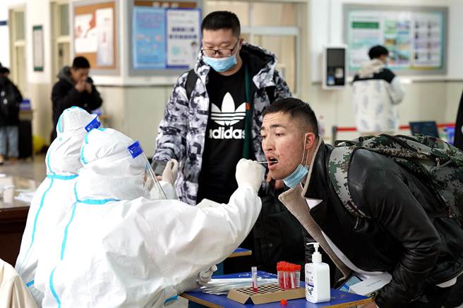 不同于西方国家採取「与病毒共存」策略，中国应对新冠疫情採取「动态清零」政策。（中新社）