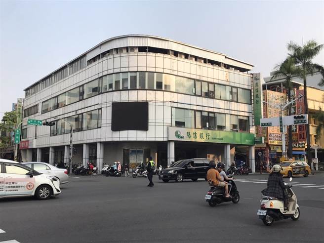 台电屏东区处稍早指出，刚接获调度中心通知，除H组外，其余逐渐卸载，原復电户会再停电。（谢佳潾摄）