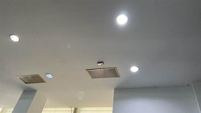 台电新营区处今天下午4点25分最新通知，依调度中心指示再卸载部分电力。（张毓翎摄）