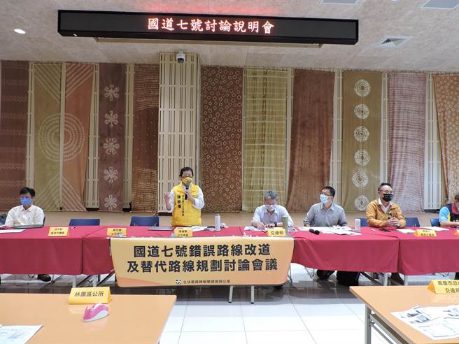 国7替代道路讨论会议。（洪靖宜摄）