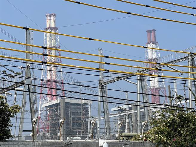 3月3日全台大停电，造成高雄多个行政区停水。图为兴达电厂外观。（林瑞益摄）