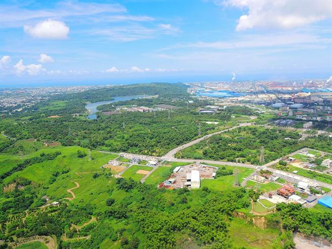 高市府地政局「111年度第1季开发区土地标售」推出11标12笔优质建地。（高市地政局提供／袁庭尧高雄传真）