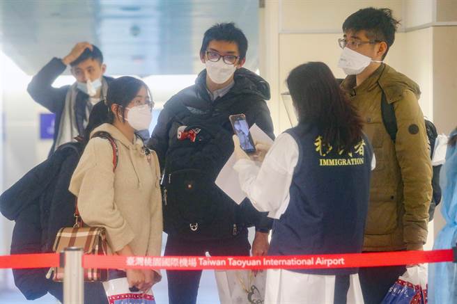 圖為其中4位留學生。（陳麒全攝）