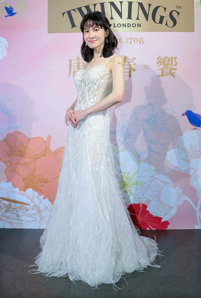 連俞涵一襲白色禮服仙氣十足。（粘耿豪攝）