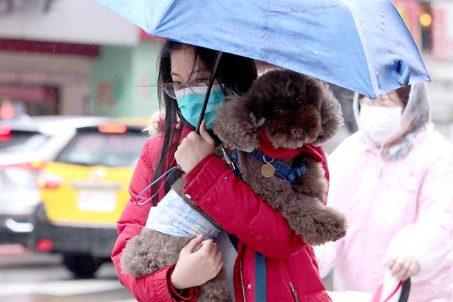 明（4日）天气型态与今天类似，不过下周日起全台变天，气温降低且各地都有降雨机会。（本报系资料照／黄世麒摄）