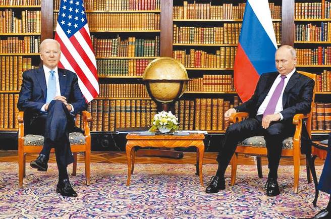 美国总统拜登（左）与俄罗斯总统普丁（右）。（图／美联社资料照片）