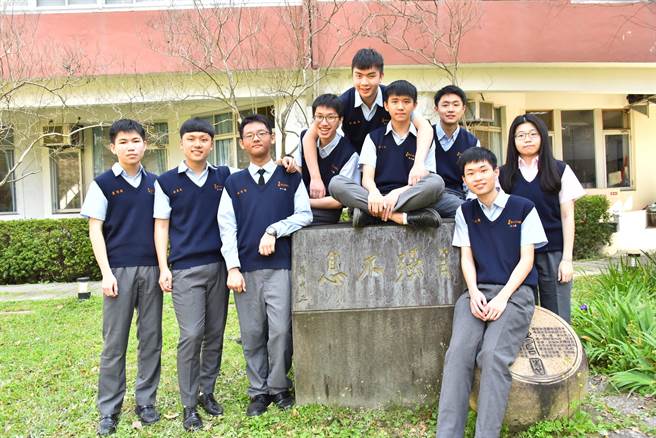 111年度学科能力测验成绩于3月1日放榜，新北市南山中学成绩亮眼。（南山中学提供）