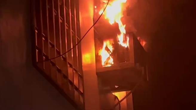 台东市丰荣路1处民宅3日晚间10点多发生住宅火警。（读者提供／蔡旻妤台东传真）