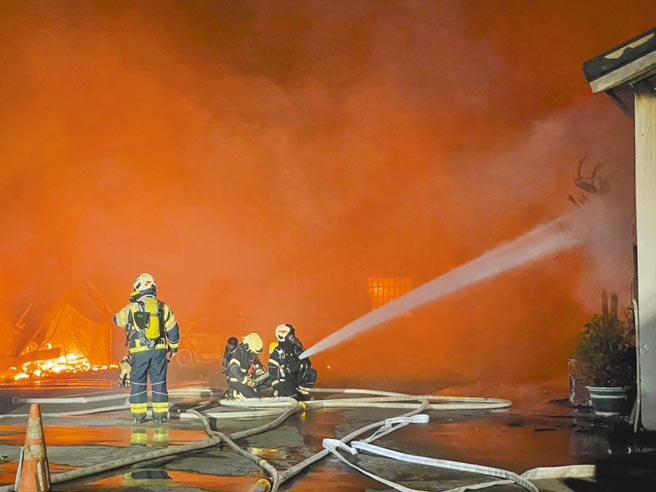 桃园市平镇区佳镁工厂火警，35岁藤姓女员工命丧火窟。（吕筱蝉摄）