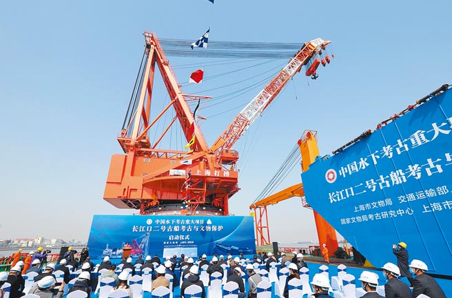 「长江口二号」古船打捞启动仪式，2日在上海外高桥码头举行。（新华社）