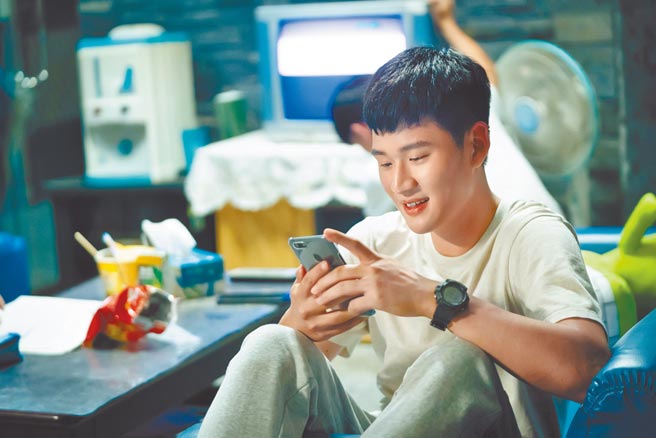 周兴哲演出《早餐》时加入很多小巧思，为电影制造火花。（华映提供）