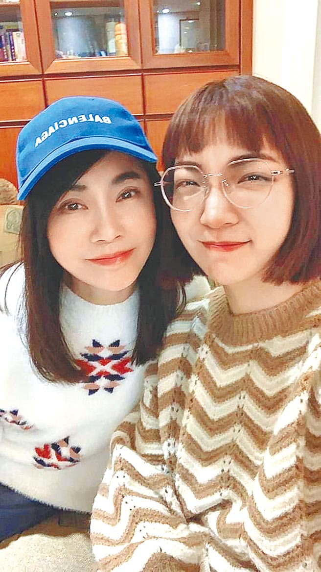 柴智屏（左）对女儿高隽雅新恋情只有祝福。（摘自脸书）