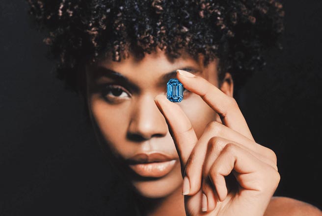 「戴比尔斯库利南浩宇之蓝」蓝钻，是拍卖会史上最大颗蓝钻。（De Beers提供）