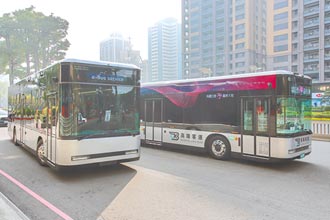 鴻華首部電動巴士 交付高雄客運