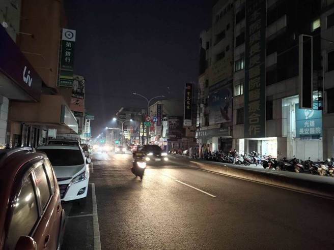 303全台大停電，其中高雄為重災區，部分地區直到晚上9點前都無電可用，甚至還必須承受水電同時停供之苦。(圖／柯宗緯攝)