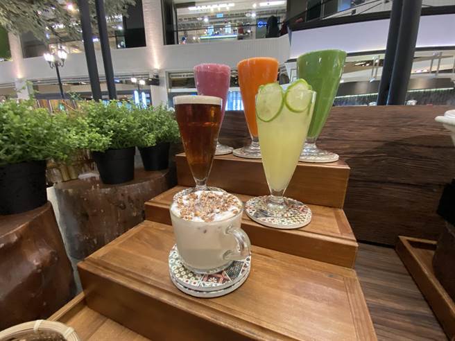 丰盛町的饮品也很潮，独特的健康蔬果汁、冻柠饮及创意茶品，色彩缤纷、健康好喝又好拍。（冯惠宜摄）