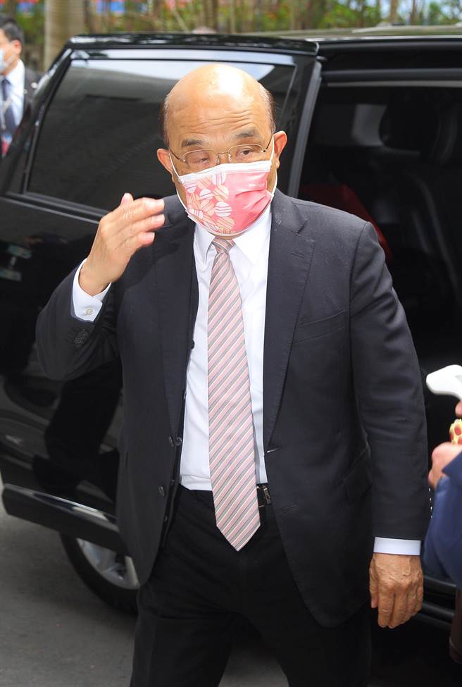 全台大停電讓國人生活秩序大亂，行政院長蘇貞昌（圖）4日在立院表示，台電理應有最專業人材、最嚴謹的操作程序，日前發生初步判定是人為操作疏失不當，讓全國用戶受到很大的影響，要對因此受到不便的業者與民眾，表示最深的歉意。（張鎧乙攝）