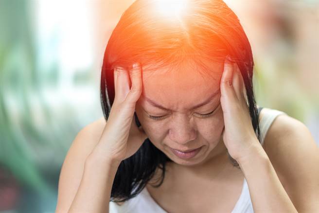 生活6件事摧毁大脑，名医提出护脑抗发炎守则。(示意图/Shutterstock)