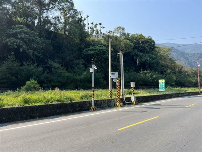 台14线(埔雾公路)是通往清净、合欢山的必经之路，去年8月南投警方在70.7K处新设固定式测速照相杆，短短7个月就取缔超过3000件罚单。（警方提供／吴建辉南投传真）