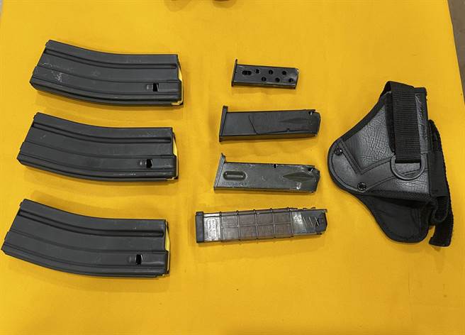 警方3日再查獲陳嫌藏匿的步槍及手槍，同時逮捕28歲郭姓男子，訊後依違反《槍砲彈藥刀械管制條》移送新北地檢偵辦。（翻攝畫面）