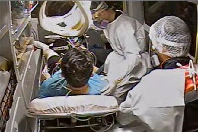 快到医院前患者已经恢復意识能自行坐起。（新竹县消防局提供／罗浚滨新竹传真）