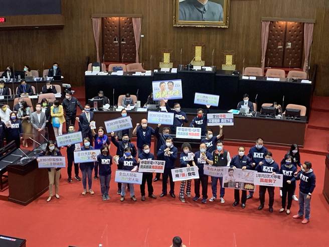 针对昨天全台大停电，立法院朝野党团决议，行政院应于本月底前提出专案报告，并由行政院长苏贞昌率相关部会首长备询。（林缙明摄）