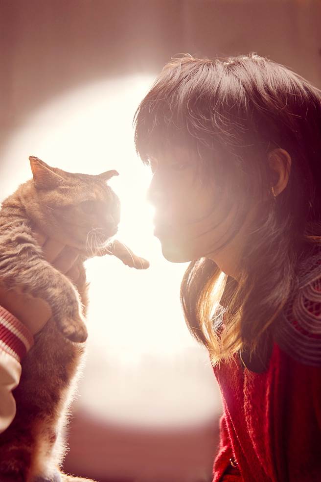 持修领衔主演〈Ain’t Nobody !!!! Me But You〉MV。（EMI提供）