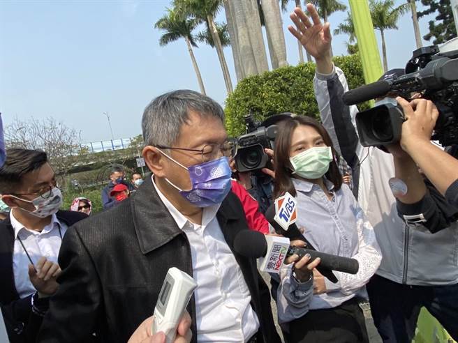 民進黨稱停電不等於缺電， 台北市長柯文哲酸沒錢用也不是缺錢。（楊亞璇攝）