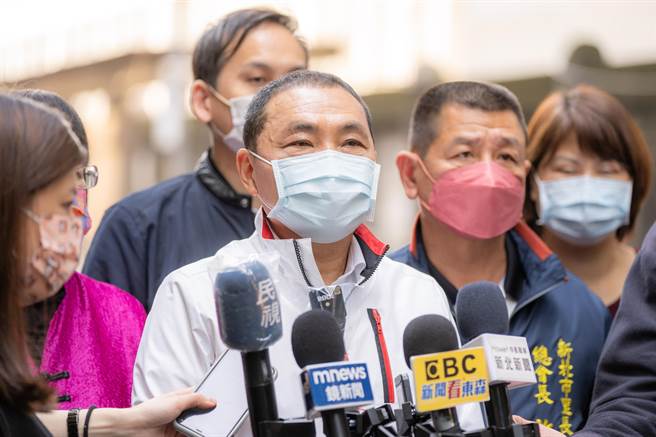 新北市長侯友宜今（4日）出席市政行程表示，人民需要的是電，不需要的是雞排。（葉書宏攝）