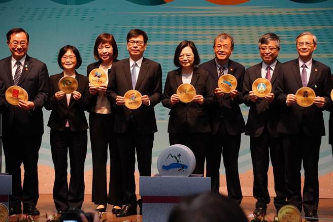 臺湾第一家由产官学携手组成的「国际金融研究学院」正式启动！(记者赖奕熏摄)