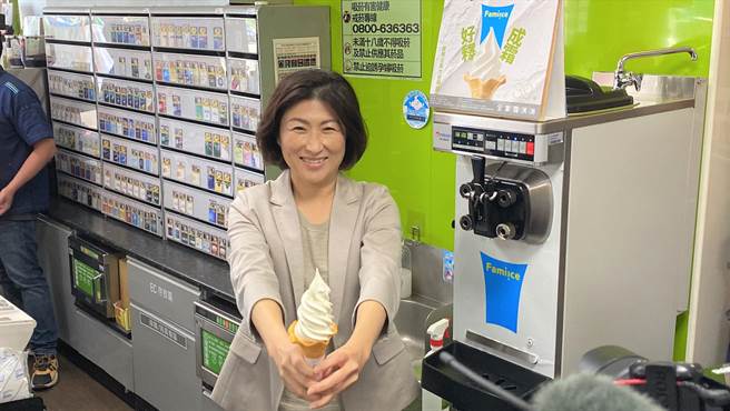 台东凤梨释迦将以4种商品形式亮相日本东京国际食品展，另便利商店推出大目释迦霜淇淋。（蔡旻妤摄）