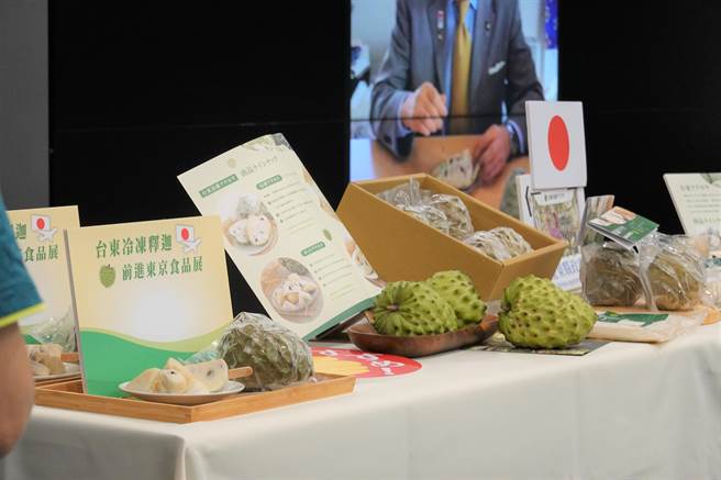 台东凤梨释迦将以4种商品形式亮相日本东京国际食品展，另便利商店推出大目释迦霜淇淋。（蔡旻妤摄）