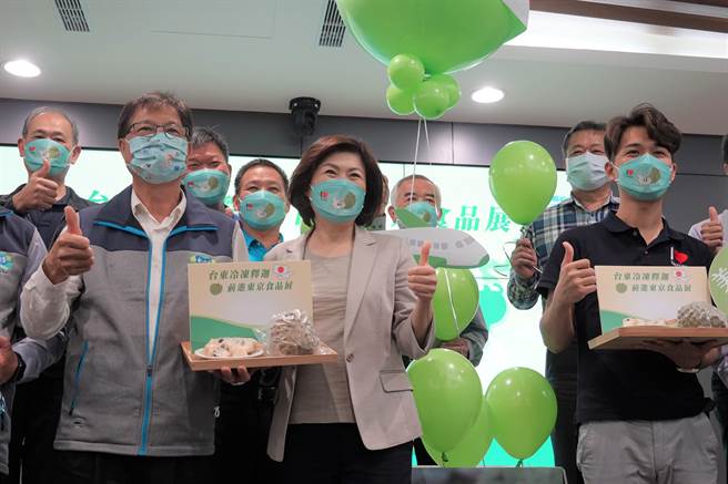 台东凤梨释迦将以4种商品形式亮相日本东京国际食品展，另便利商店推出大目释迦霜淇淋。（蔡旻妤摄）