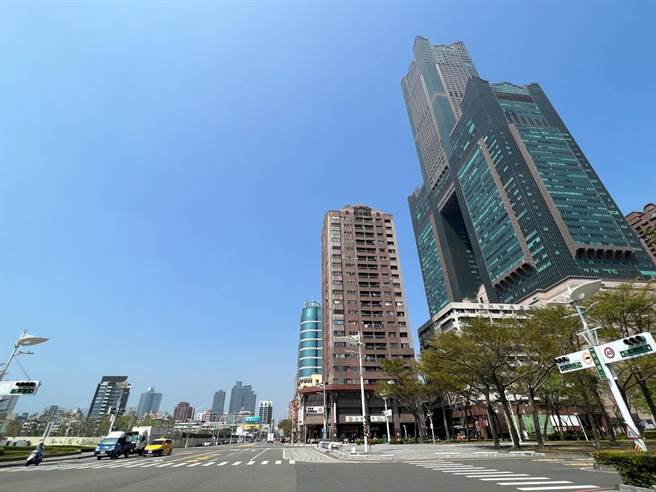 房市买气大喷发，预售房价也来到史上新高，均价出现「蛋黄4字头」。(记者张雅云摄)