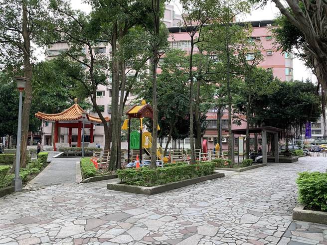 三峡海洋公园、介寿公园都有长期年久失修、积水、地砖凹陷问题，区公所总计申请1500多万元经费，将着手把2处公园打造成共融场所，分别以海洋、蓝染主题打造。（三峡区公所提供）