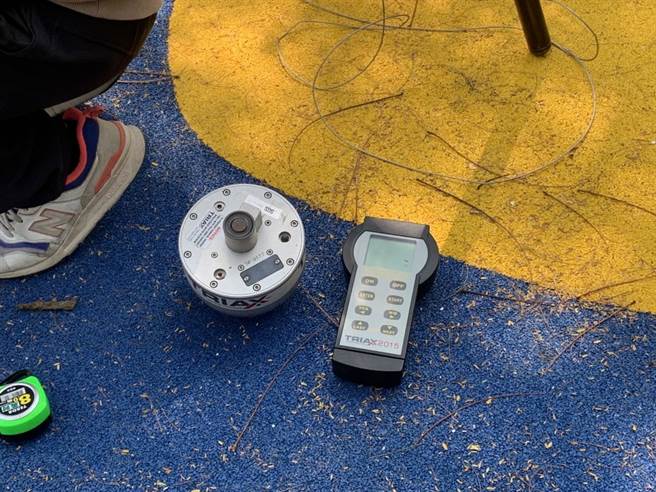 原本是要讓孩子更安全的法規，卻變成孩子遊戲權利的最大阻礙，希望中央能從根本去解決，增加檢驗公司，或以遊具合格標章去做替代，才是中央必須解決的問題所在。（縣府提供／吳建輝南投傳真）