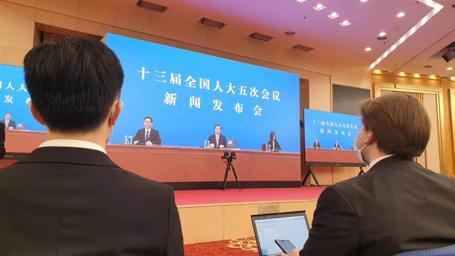 大陸十三屆全國人大五次會議今天（4日）中午12時在人民大會堂新聞發佈廳舉行新聞發佈會。（藍孝威攝）